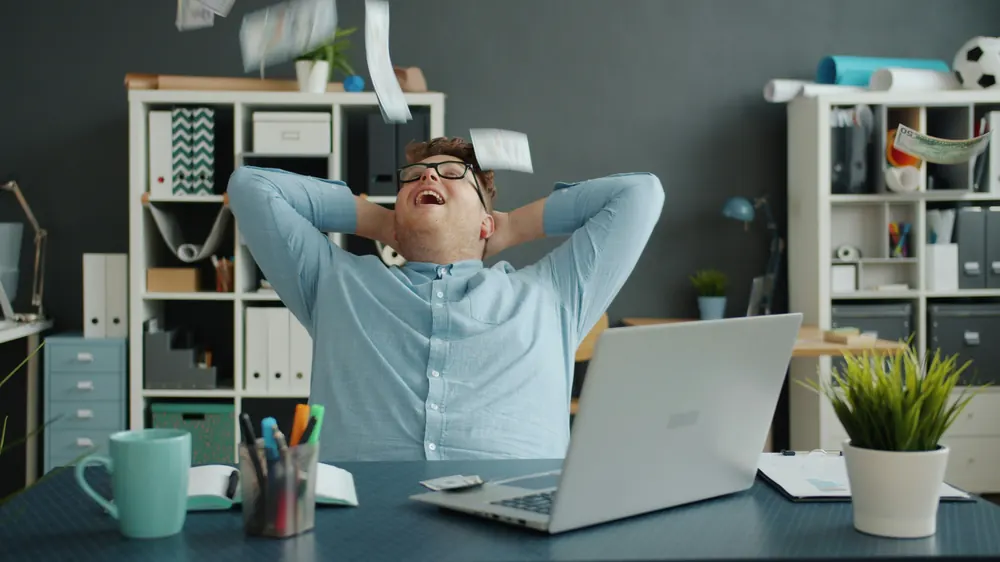 Building financial independence while keeping your job